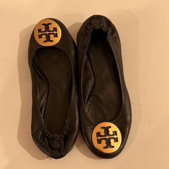 Tory Burch Classic Gold Leather Flat - Picture 2 of 3